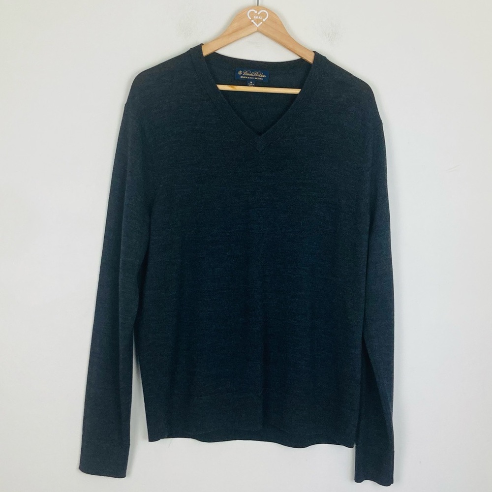 Brooks Brothers, charcoal gray “Brookstech”100% merino wool V-neck sweater. M.